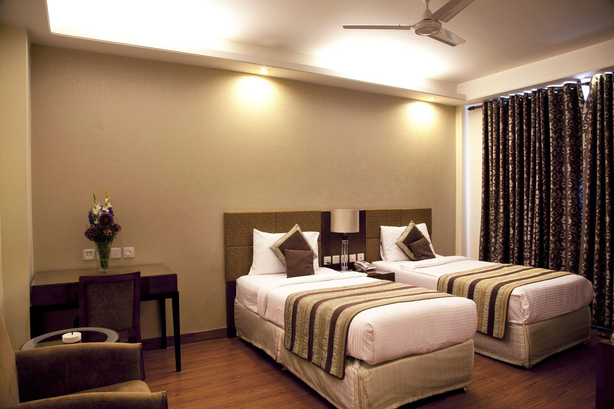 Alpina Hotels & Suites New Delhi Exterior photo