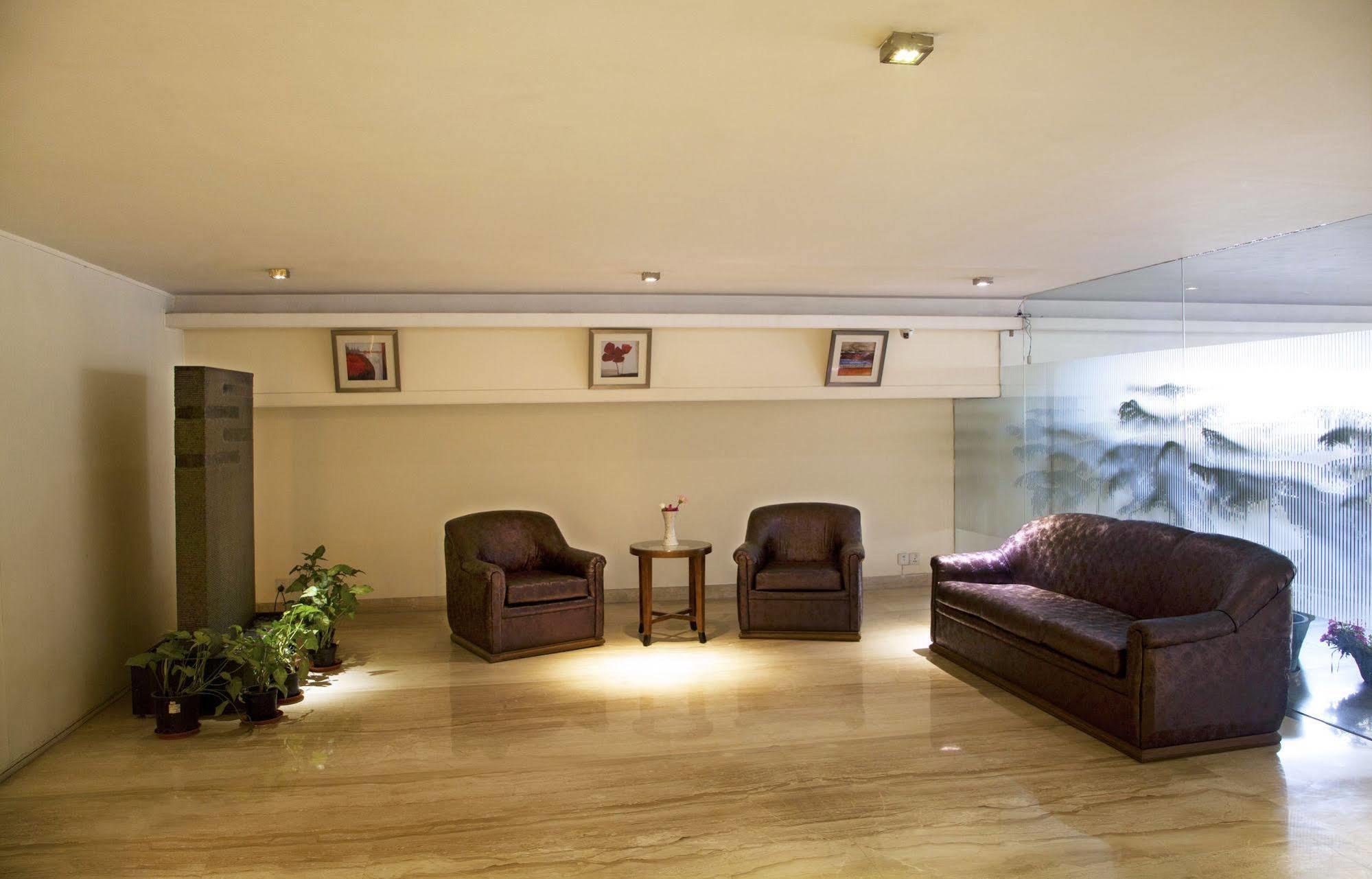 Alpina Hotels & Suites New Delhi Exterior photo